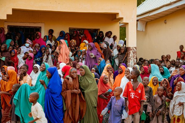 L'Équilibre Précaire de la Liberté d'Expression sur les Réseaux Sociaux: Entre Pouvoirs et Périls